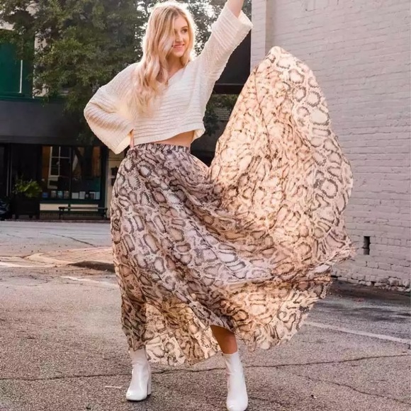 Snake Print Chiffon Skirt - Picture 3 of 15